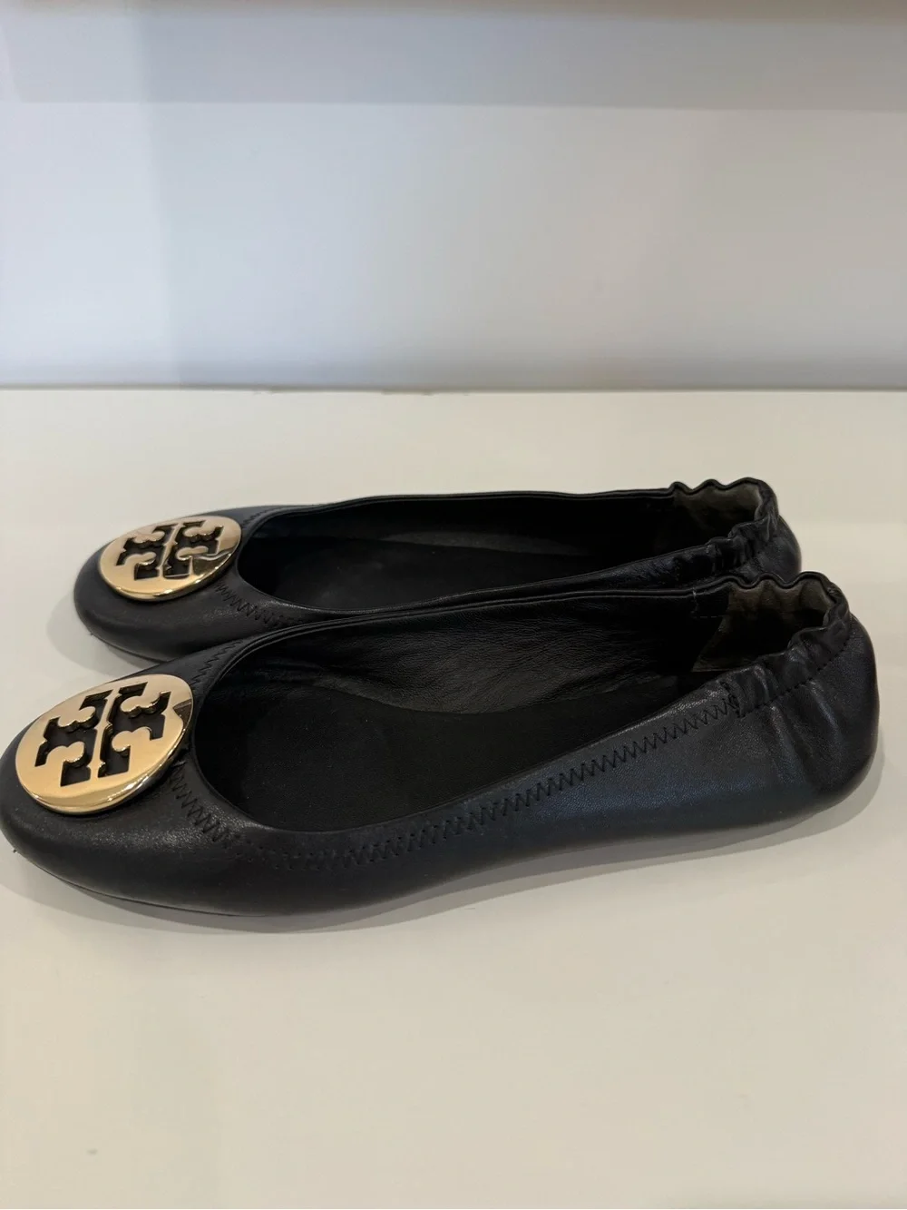 Tory Burch Black Leather Minnie Travel Ballet Flat with Logo Medallion size 8